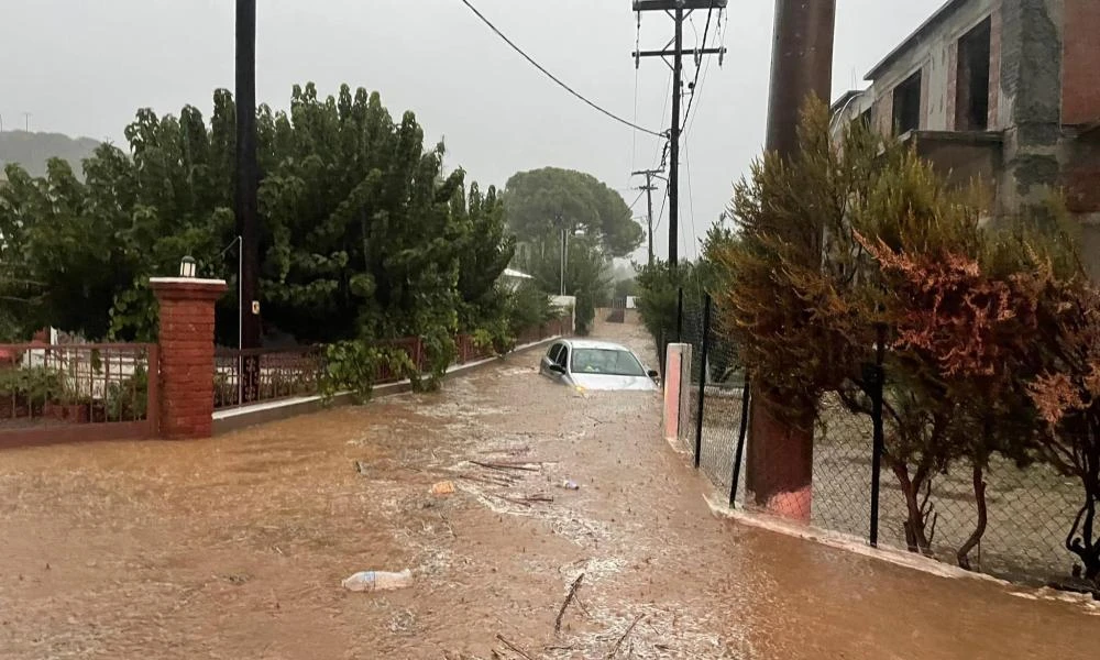  Βόλος - Καταρράκτης το νερό στη Γορίτσα - Κλείνουν οι δρόμοι από φερτά υλικά (βίντεο)